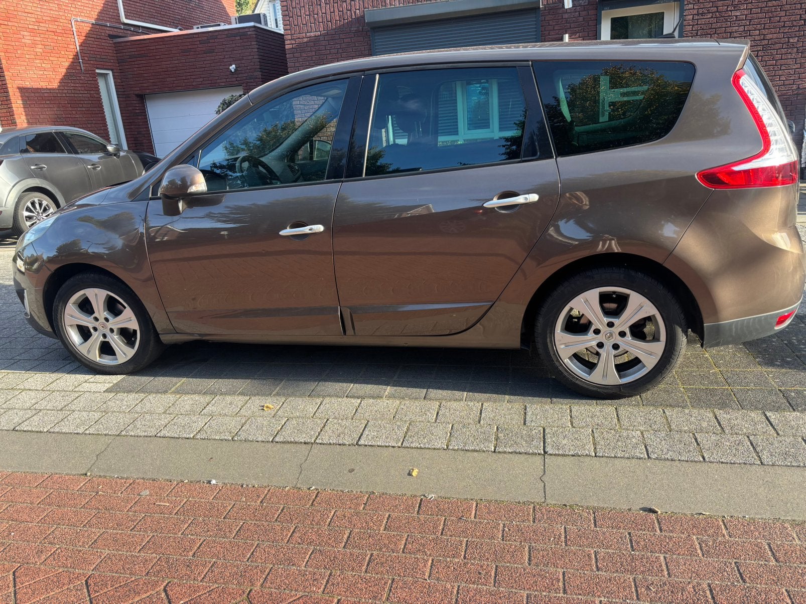 Renault Grand Scenic 1.4 TCE 5P 2012 Bruin, Voorwielaandrijving, 745 kg, 4 cilinders, Bruin