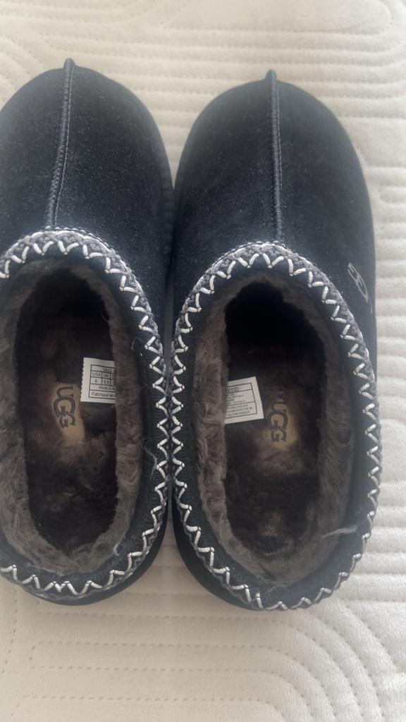 Zwarte UGG Pantoffels - Maat 39, Ophalen of Verzenden, Zo goed als nieuw, Zwart, Pantoffels of Sloffen