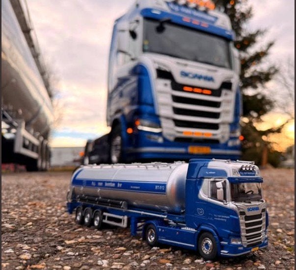 Cavallino H.J.Edition Van Bentum  Scania 770 Highl. GEZOCHT, Ophalen, Nieuw, Bus of Vrachtwagen, Overige merken