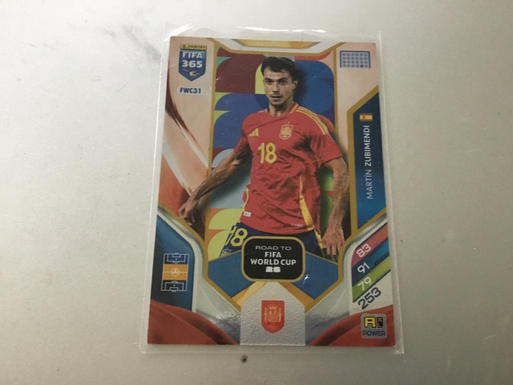 Panini FIFA 365 Adrenalyn XL Martin Zubimendi FWC31, Ophalen of Verzenden, Zo goed als nieuw, Buitenlandse clubs, Spelerskaart