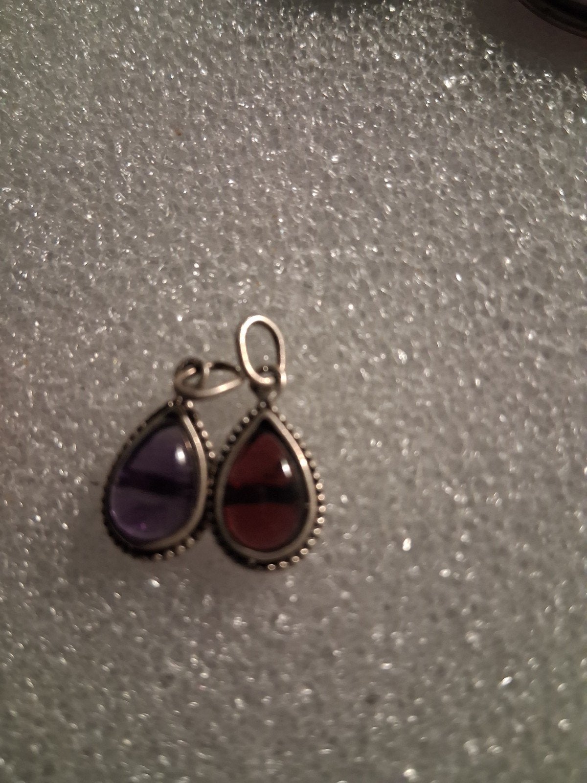 2 zilveren hangers Granaat en Amethyst -- afmeting 2 cm, Ophalen of Verzenden, Nieuw, Overige kleuren, Zilver