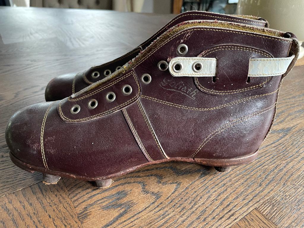 Antieke voetbalschoenen, Schoenen, Maat L, Ophalen of Verzenden, Zo goed als nieuw