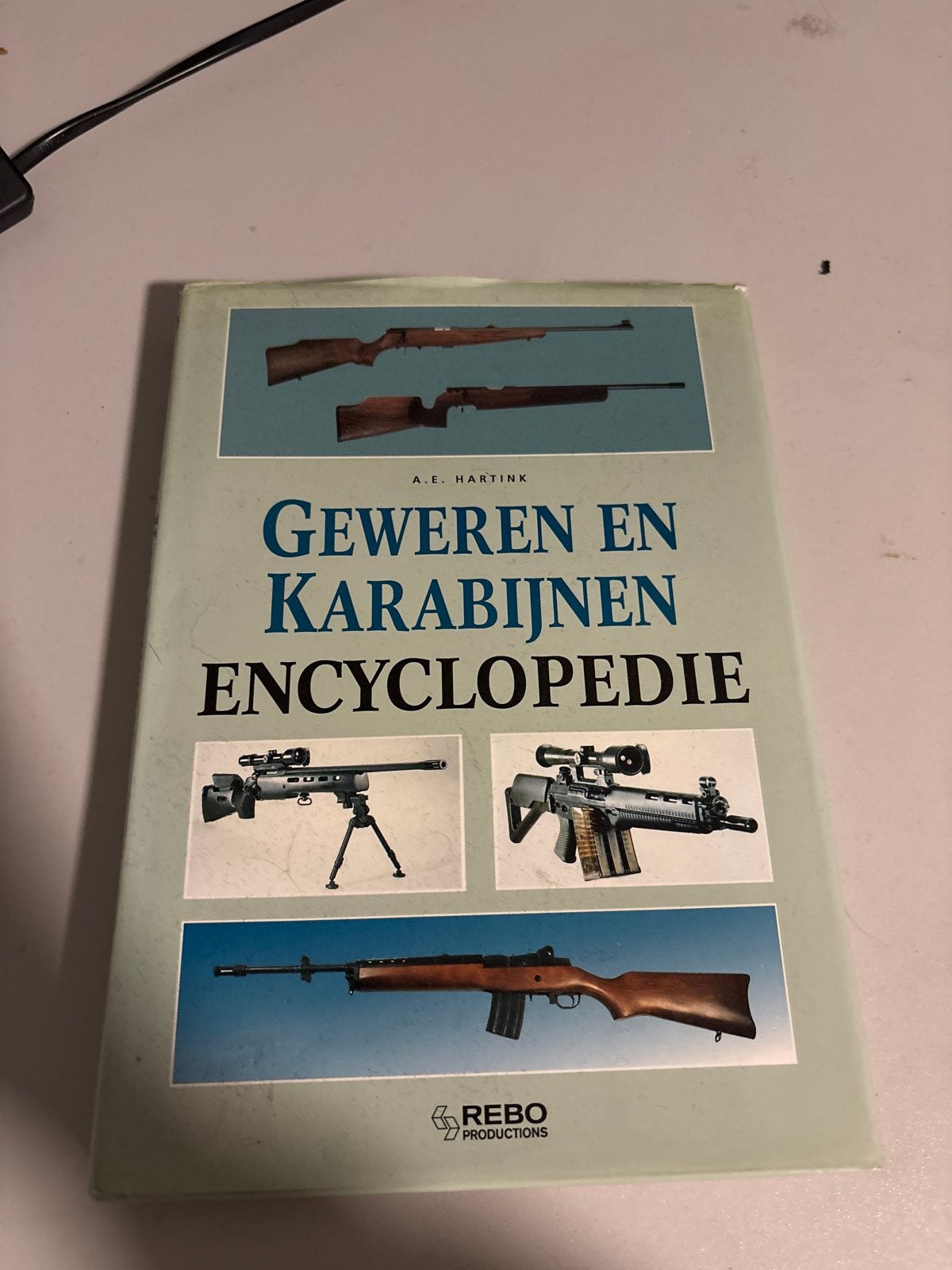 Geweren en Karabijnen Encyclopedie - A.E. Hartink, Ophalen of Verzenden, Landmacht, Boek of Tijdschrift