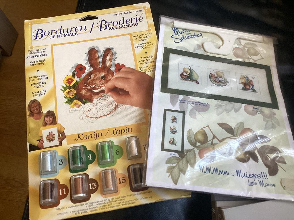 BORDUREN , MUISJES EN KONIJN, Ophalen of Verzenden, Nieuw, Handborduren, Borduurpakket