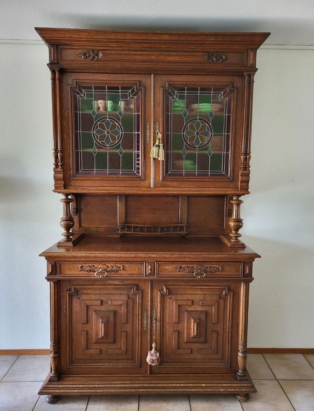 Antieke Franse Henri II kast, eikenhout met glas-in-lood, Ophalen