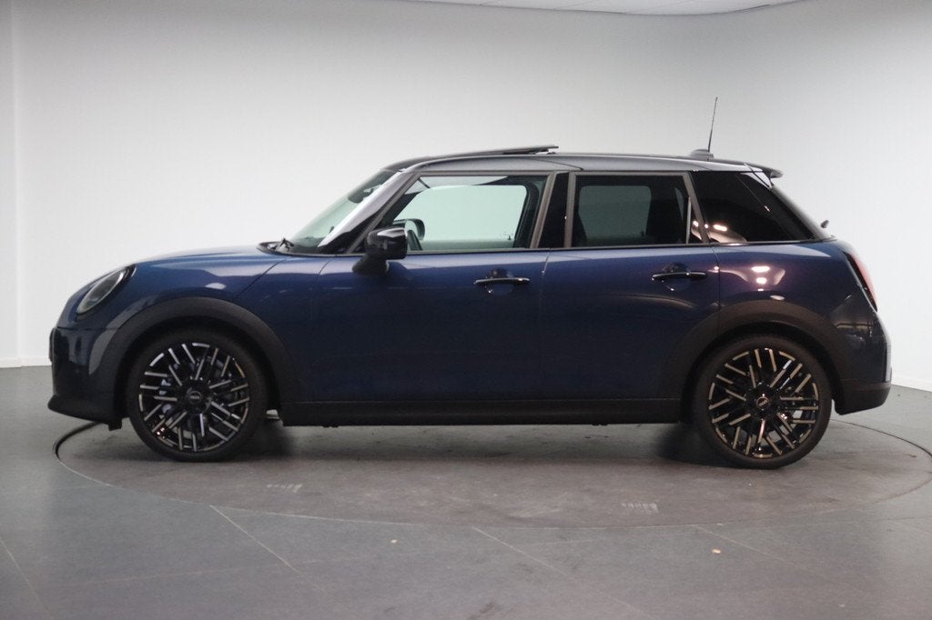 MINI Hatchback Cooper C Automaat / Favoured / Pakket M / 18, Auto's, Mini, Gebruikt, 156 pk, Met garantie (alle), Blauw