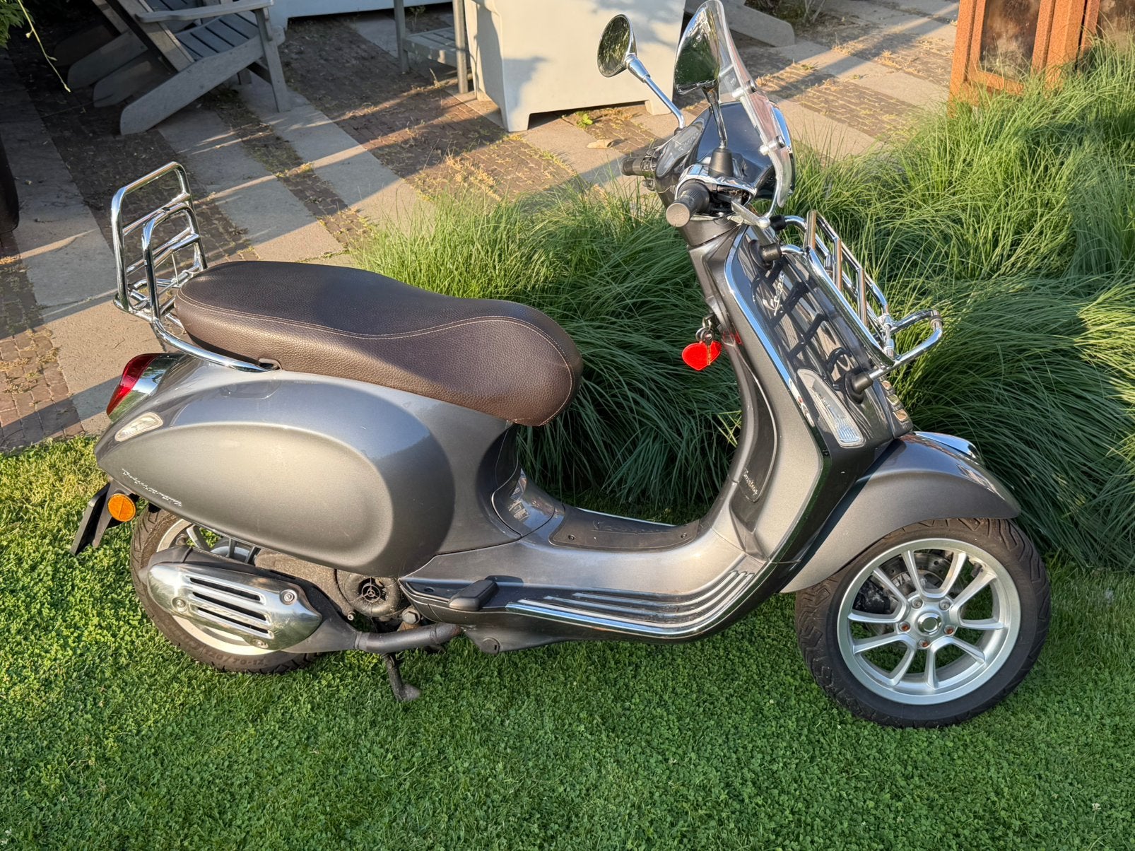 Vespa Primavera 50 grijs metallic | 5.577km, Fietsen en Brommers, Ophalen, Overige modellen, Maximaal 45 km/u, Zo goed als nieuw