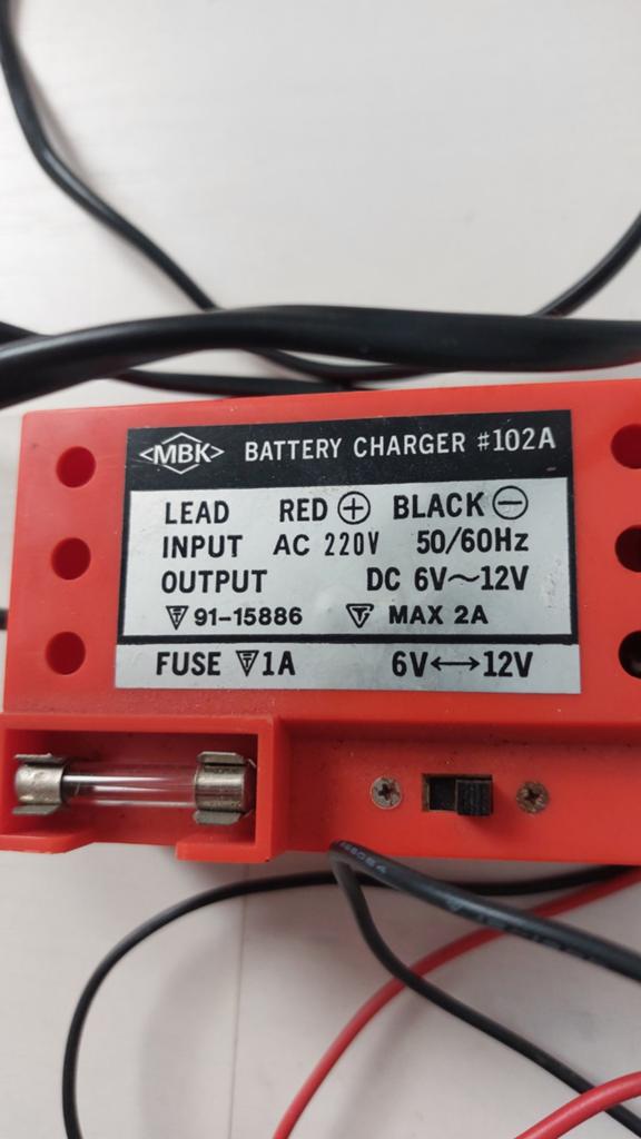 MBK Acculader #102A en Dunlop Druppellader 6V/12V, Ophalen of Verzenden, Gebruikt, Universele onderdelen