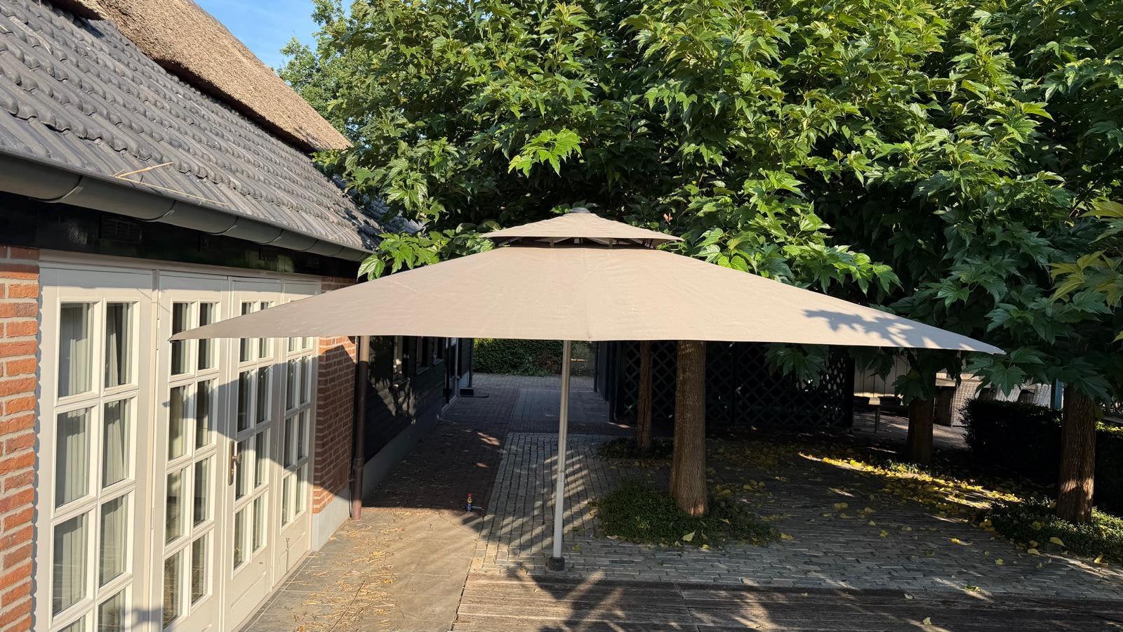 Solero zweefparasol, Tuin en Terras, Overkappingen, Ophalen, Zo goed als nieuw, Overige typen