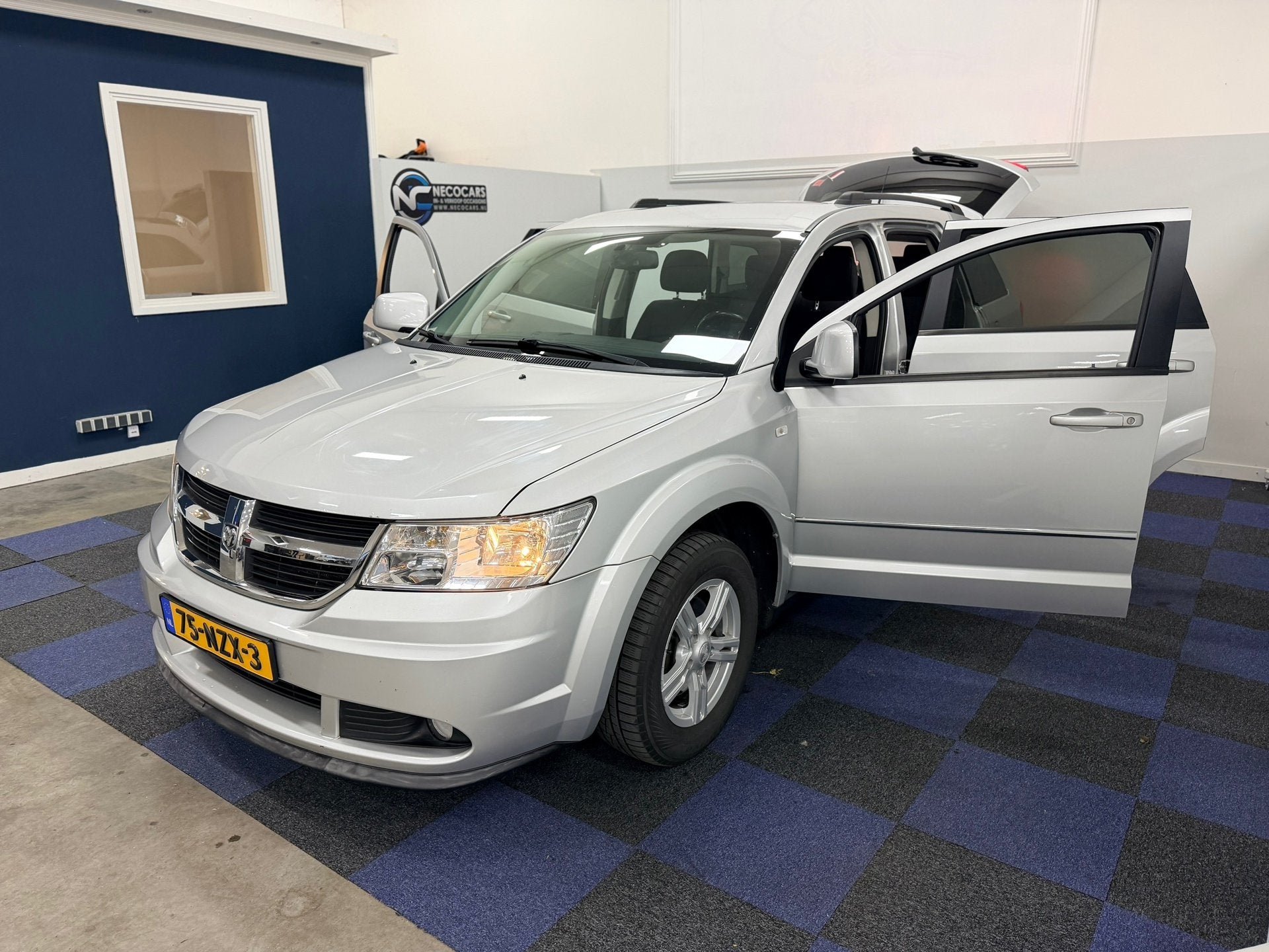 Dodge Journey 2.4 SXT Business Edition / 7 ZITTER / DEALER O, Auto's, Voorwielaandrijving, Dealer onderhouden, 450 kg, Gebruikt