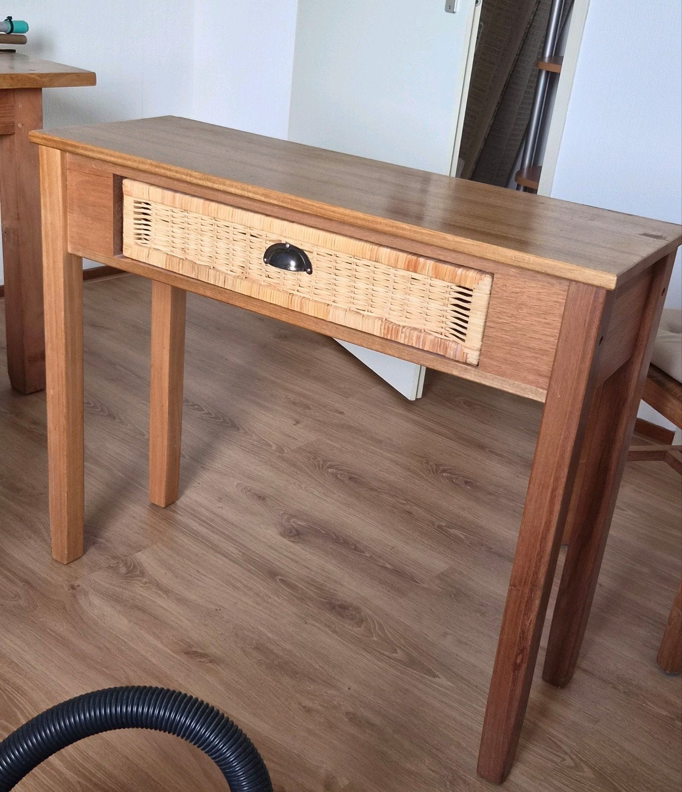 Teak wandmeubel met rieten mandje, 90x31x75cm, Ophalen, 50 tot 100 cm, Teakhout, Zo goed als nieuw
