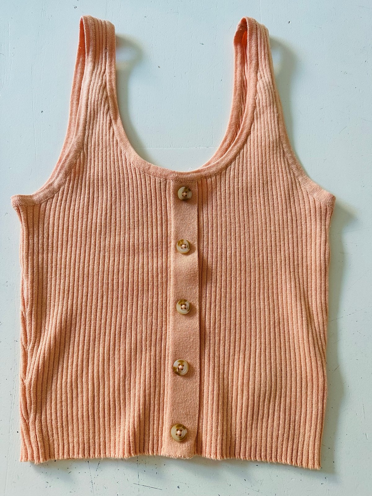Ribgebreide crop top met knoopjes - Perzik, Oranje, Ophalen of Verzenden, Zo goed als nieuw, Maat 36 (S)