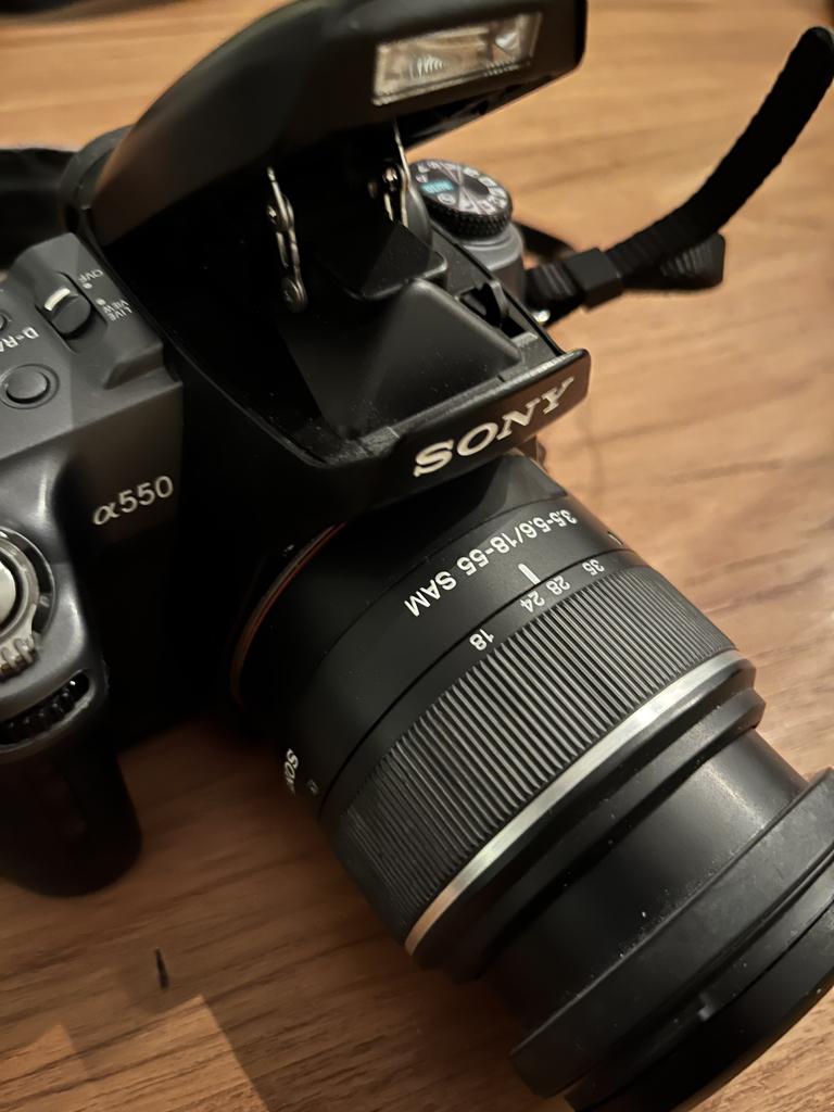 Sony A550 DSRL met lenzen18-55, 75-300, telelens 50-500, Ophalen, 14 Megapixel, Gebruikt, Spiegelreflex