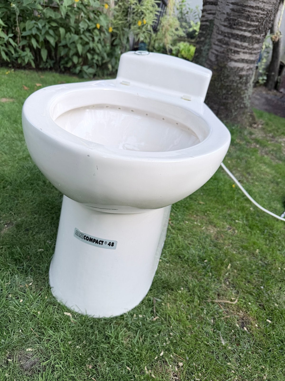 broyeurtoilet Sanicompact 48 toilet met ingebouwde vermaler, Doe-het-zelf en Verbouw, Ophalen, Gebruikt, Toilet