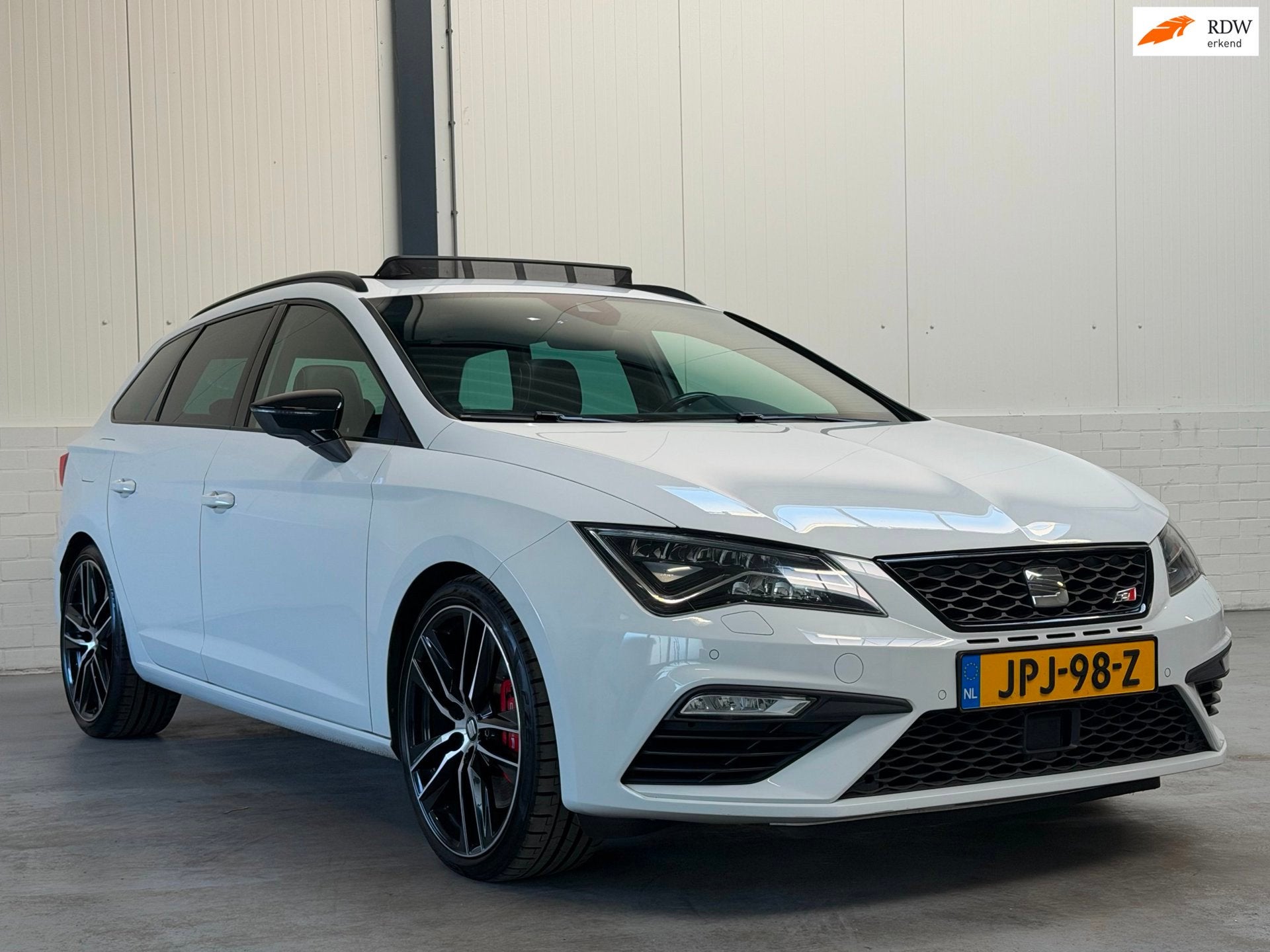 Seat LEON ST 2.0 TSI 4DRIVE CUPRA 300|Pano|Keyless|Camera, Auto's, Automaat, 15 km/l, Gebruikt, 4 cilinders