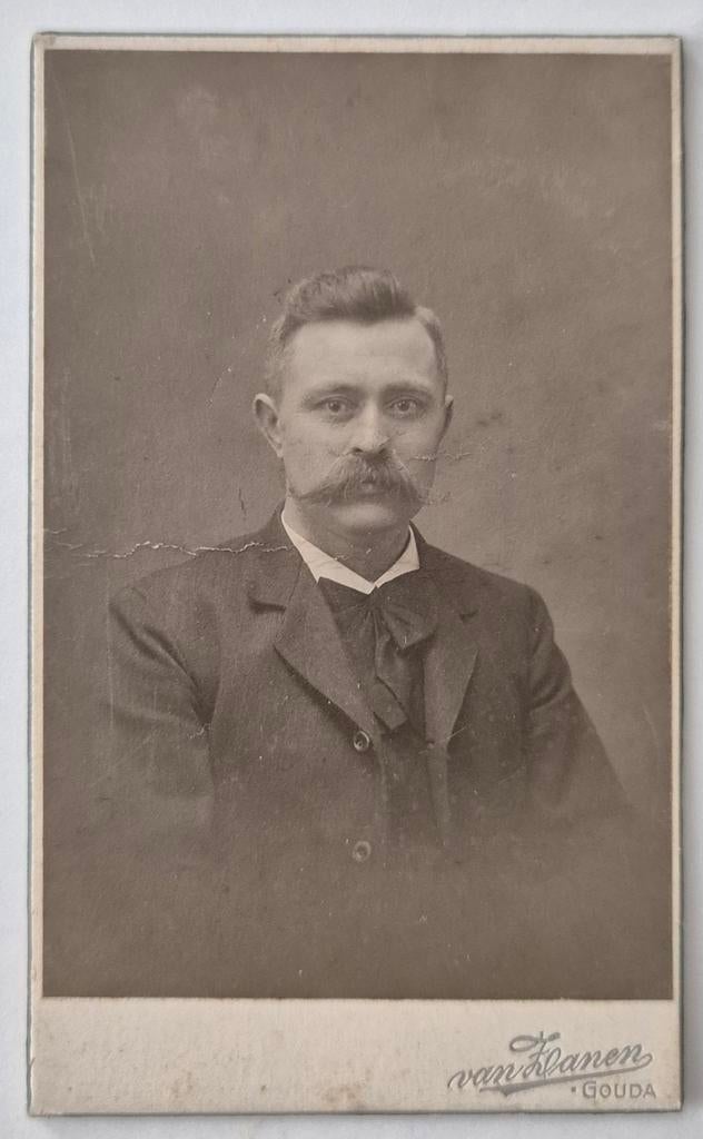 123 cdv man Gouda fotograaf W.J. van Zanen, Verzamelen, Foto's en Prenten, Ophalen of Verzenden, Voor 1940, Gebruikt, Overige onderwerpen