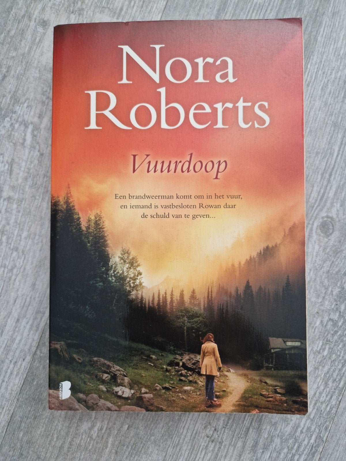 Nora Roberts - Vuurdoop (Paperback), Ophalen of Verzenden, Gelezen, Nora Roberts, Nederland