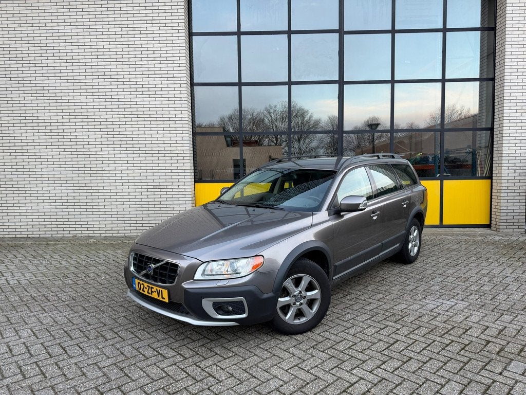Volvo XC70 3.2 Momentum ZEER NETTE STAAT, Trekhaak origineel, Auto's, Automaat, 238 pk, Zwart, Bruin