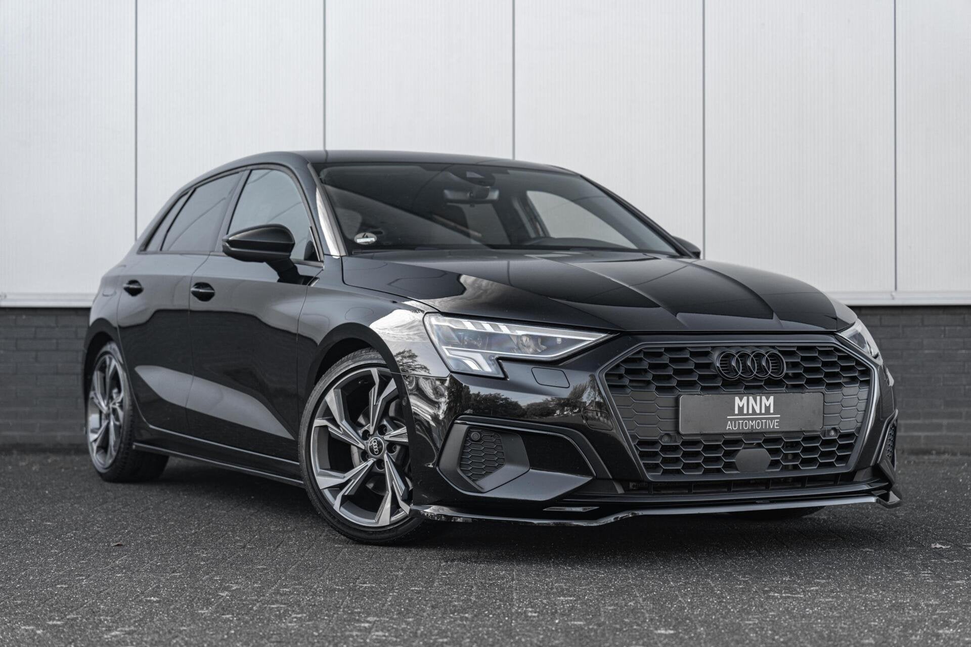 Audi A3 Sportback 40 TFSI E |Sportstoelen|Maxton|Keyless|Mat, Gebruikt, Zwart, 4 cilinders, 1535 kg