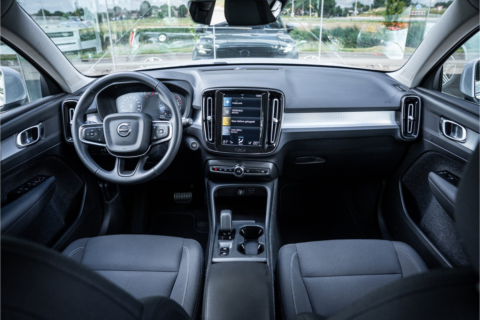 Volvo XC40 T5 Recharge Inscription * Stoelverwarming * Navig, Stof, Gebruikt, Zwart, Wit