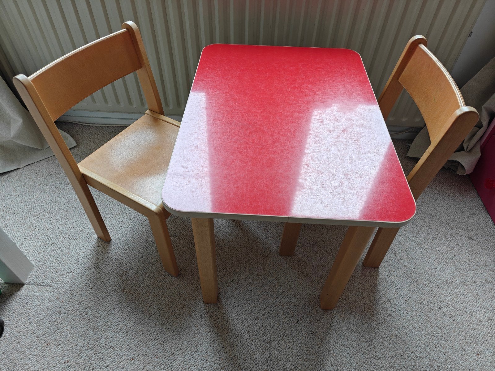 Rode kindertafel en set stoelen - hout, Ophalen, Gebruikt, Tafel(s) en Stoel(en)