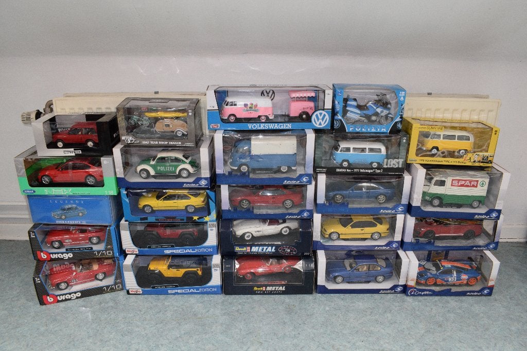 Lot 23 miniatuur auto's 1:18 en 1:24 nieuw rommelmarkt, Ophalen, Nieuw, Auto, Solido