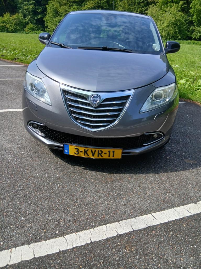 Lancia Ypsilon 0.9 Twinair 85PK Start&stop 2012 Grijs, Auto's, Lancia, Voorwielaandrijving, 24 km/l, Handgeschakeld, Particulier