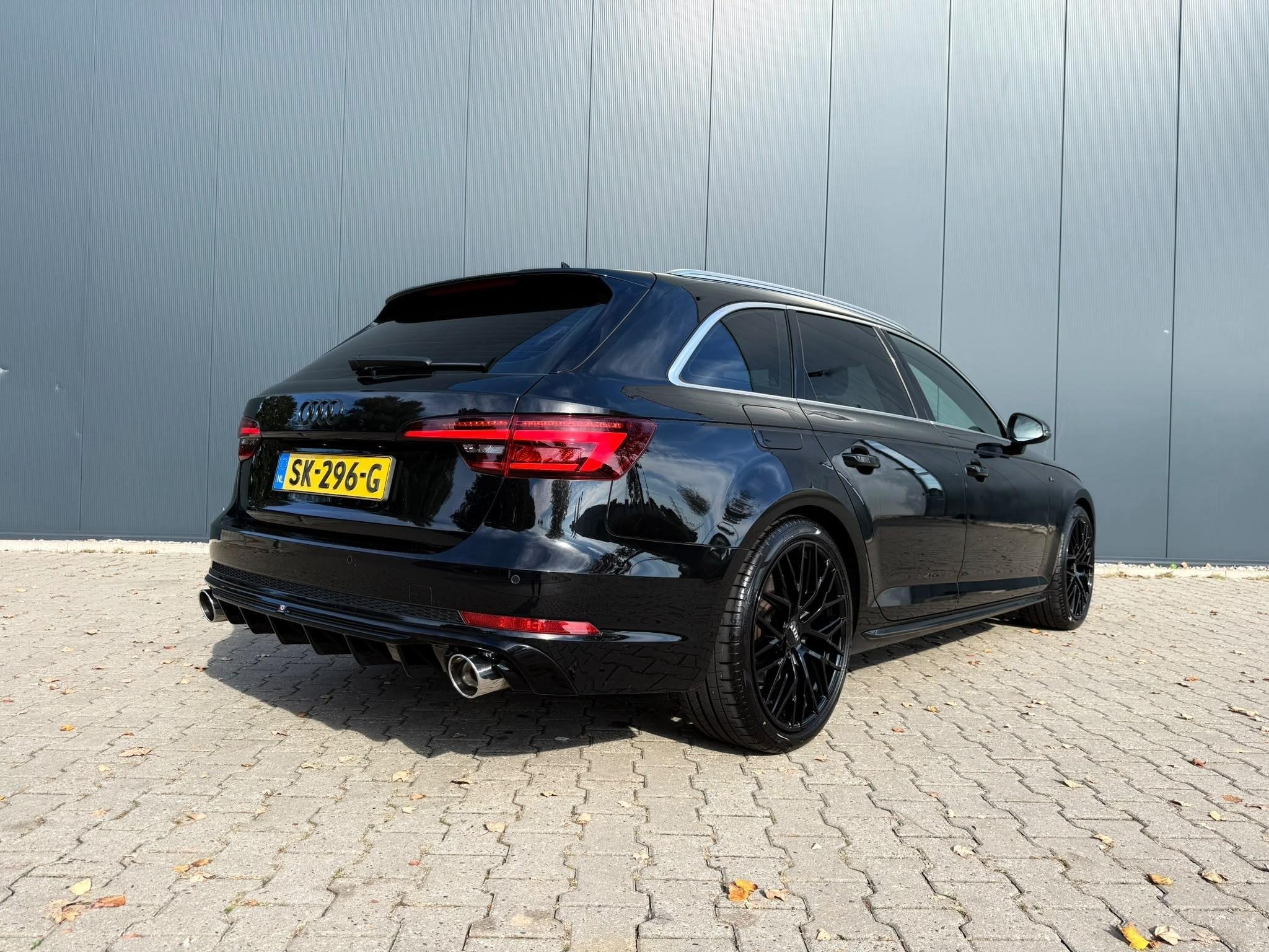 Foto 10 van Audi A4 Avant 1.4 TFSI Sport S line edition navi / 19 inch l
