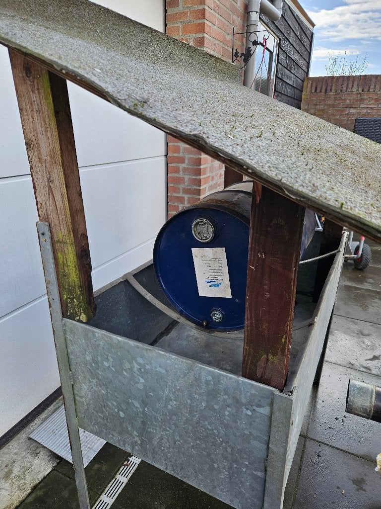 Lekbak met olieton, Ophalen, Gebruikt