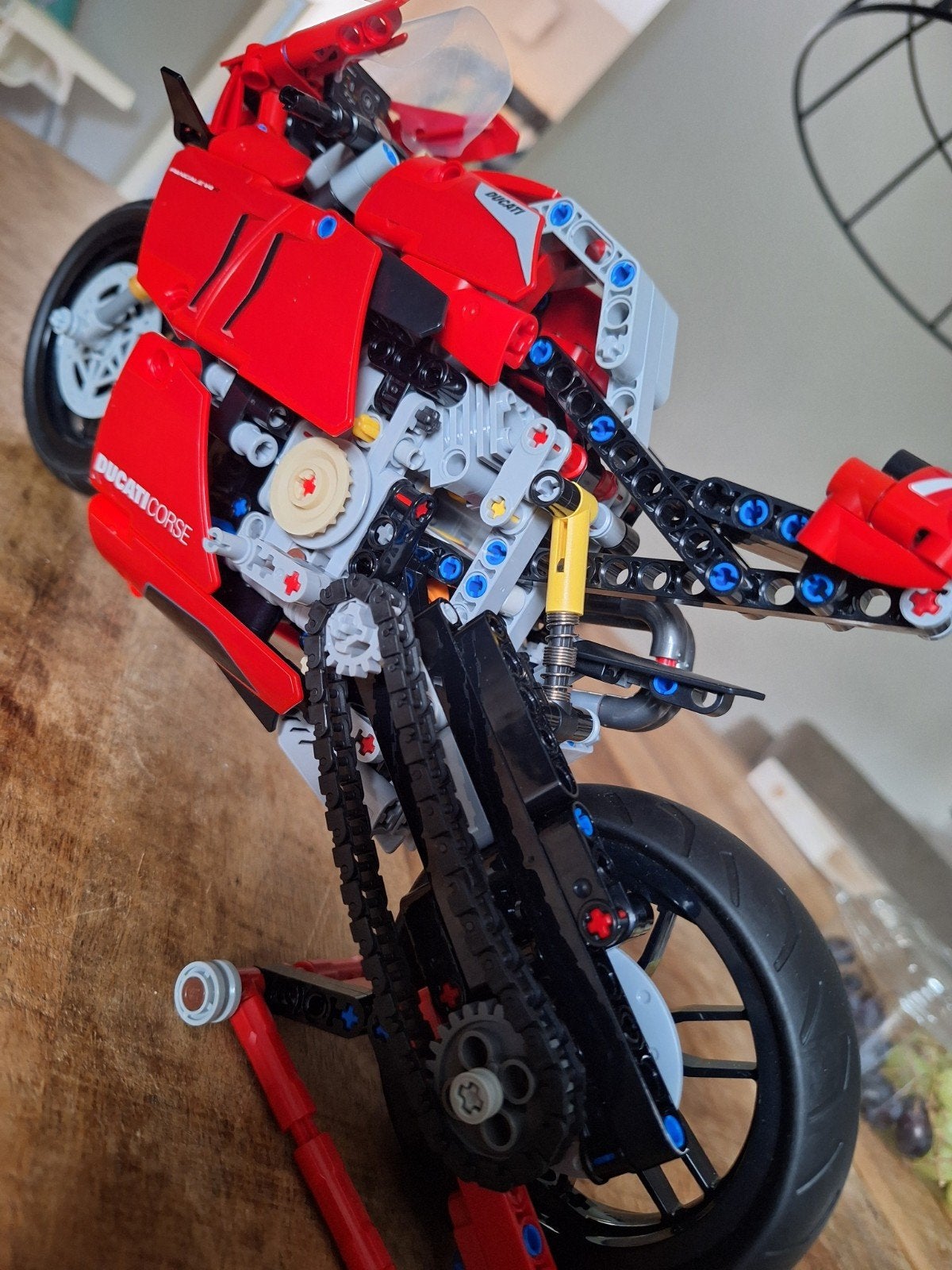 Lego Technic Ducati Panigale V4 R - Zo goed als nieuw, Overige merken, Ophalen of Verzenden, Zo goed als nieuw, Groter dan 1:32
