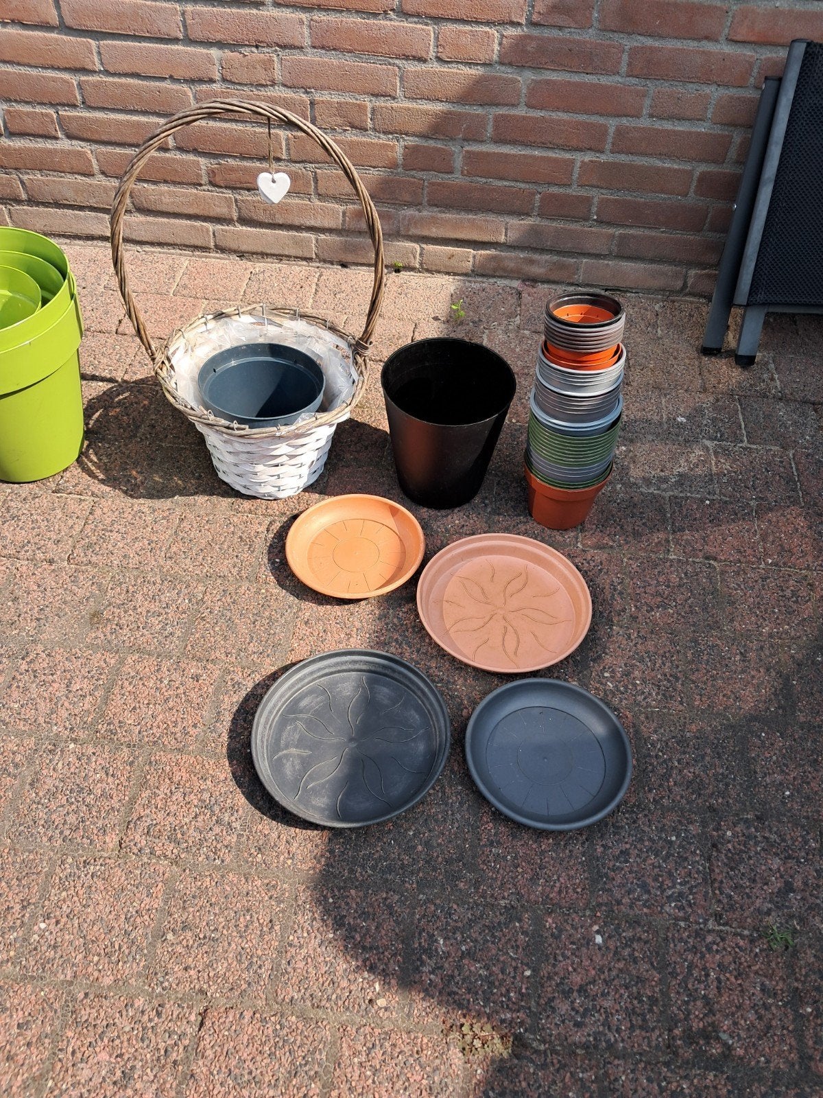 stekpotjes, plantenschotels en 2 potten, in gebruikte staat, Tuin en Terras, Bloembakken en Plantenbakken, Ophalen, Rond, Minder dan 30 cm