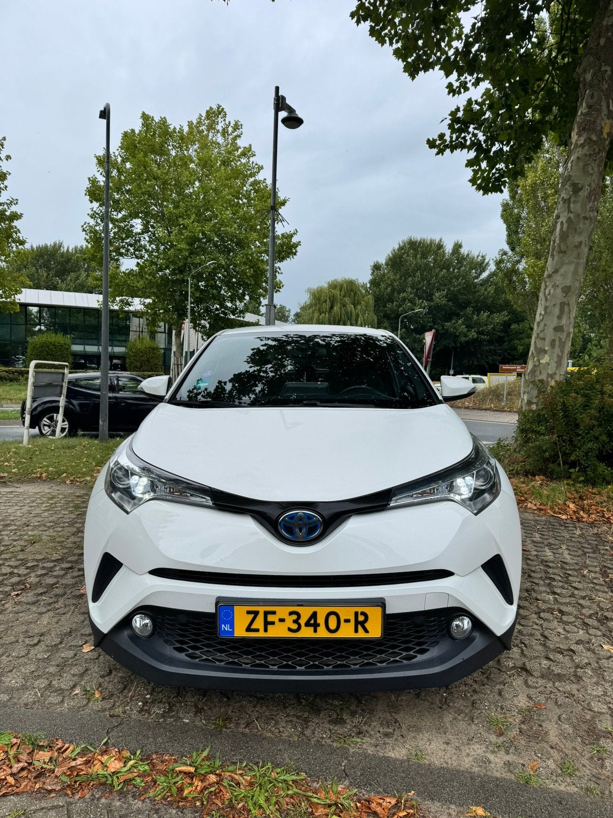 Toyota C-HR 1.8 Hybrid/Benzine 122pk CVT 2019 Wit, Auto's, Dealer onderhouden, Stof, 725 kg, Zwart