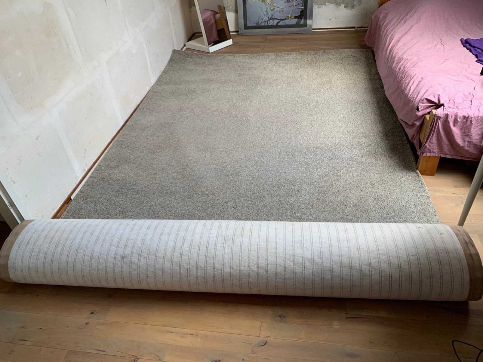 Vloerkleed 4,9 X 1,9 m grijsgroen, Ophalen, 200 cm of meer, Zo goed als nieuw, Effen