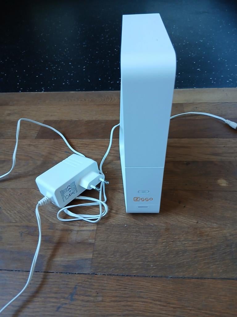 Ziggo Modem met aansluiting en adapter, Ophalen of Verzenden