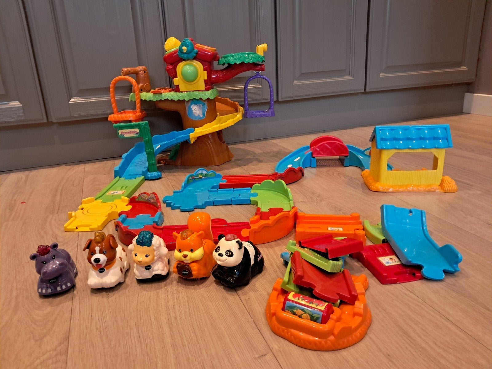 Groot VTech Zoef Zoef Dieren pakket met Boomhuis en 5 dieren, Ophalen of Verzenden, Gebruikt, Overige typen, Met geluid