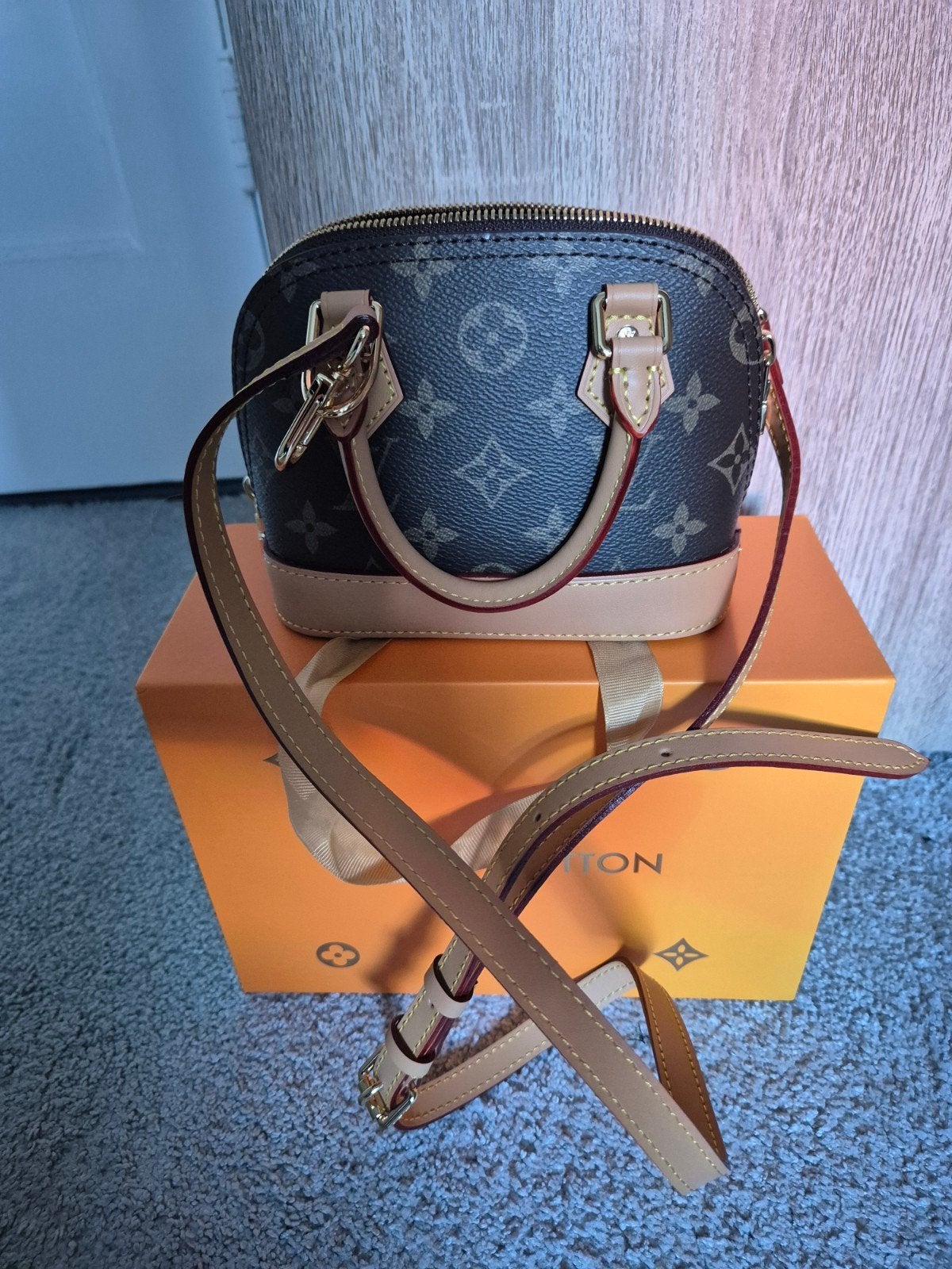 Louis Vuitton Alma BB Monogram Handtas, Sieraden, Tassen en Uiterlijk, Tassen | Damestassen, Ophalen of Verzenden, Zo goed als nieuw
