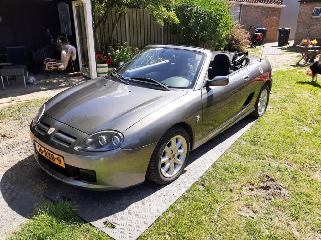 MG 2003 Groen, Achterwielaandrijving, 40 €/maand, Zwart, 4 cilinders
