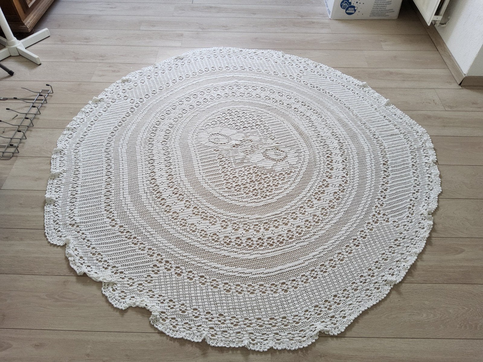 Prachtig rond gehaakt tafelkleed - Wit, handgemaakt, Huis en Inrichting, Tafelkleden, Verzenden, Rond, Zo goed als nieuw, Handgemaakt