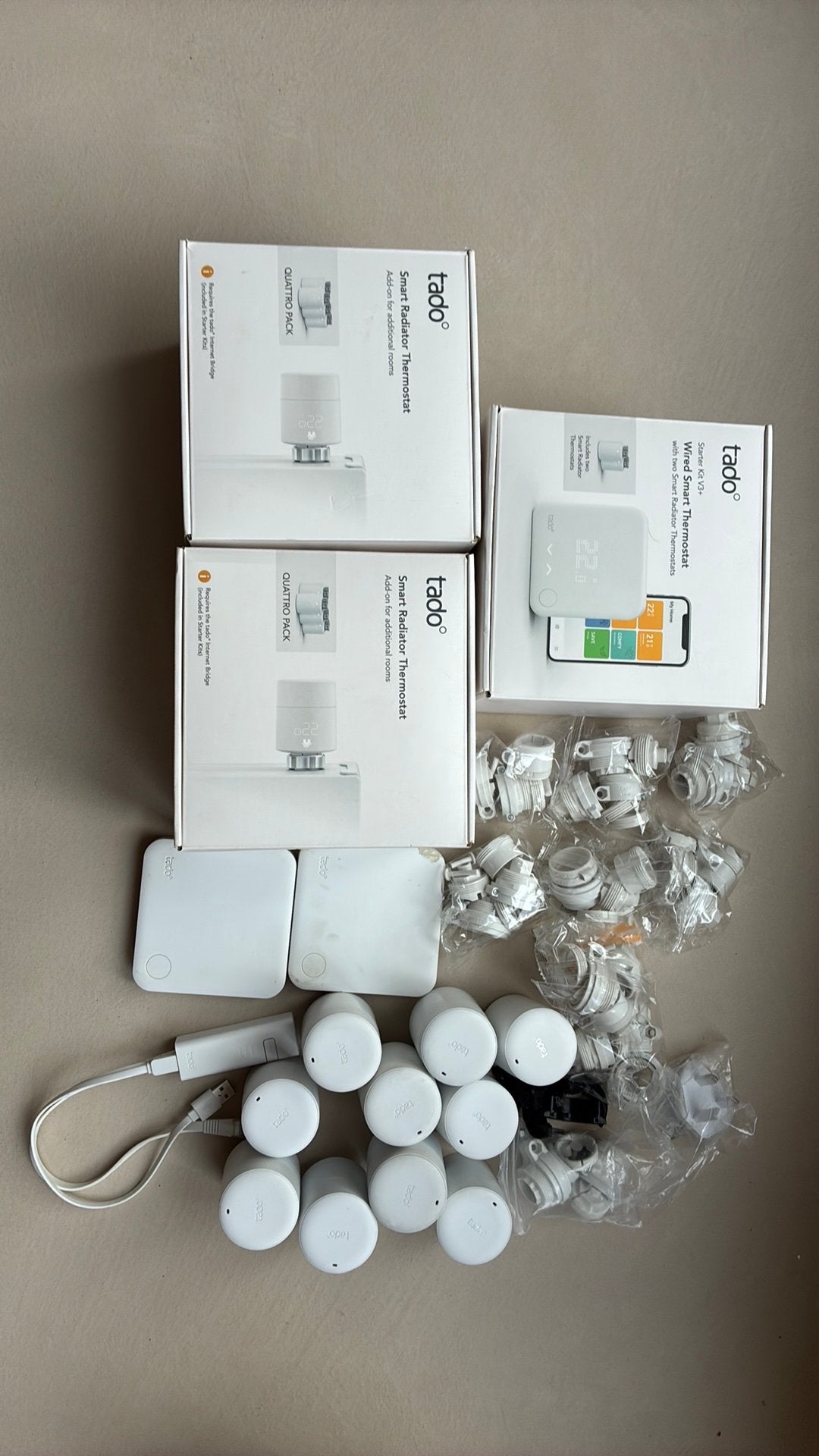 Tado V3+ Set: 10x radiatorknopen, 2x Thermostaat & Bridge, Doe-het-zelf en Verbouw, Ophalen, Gebruikt
