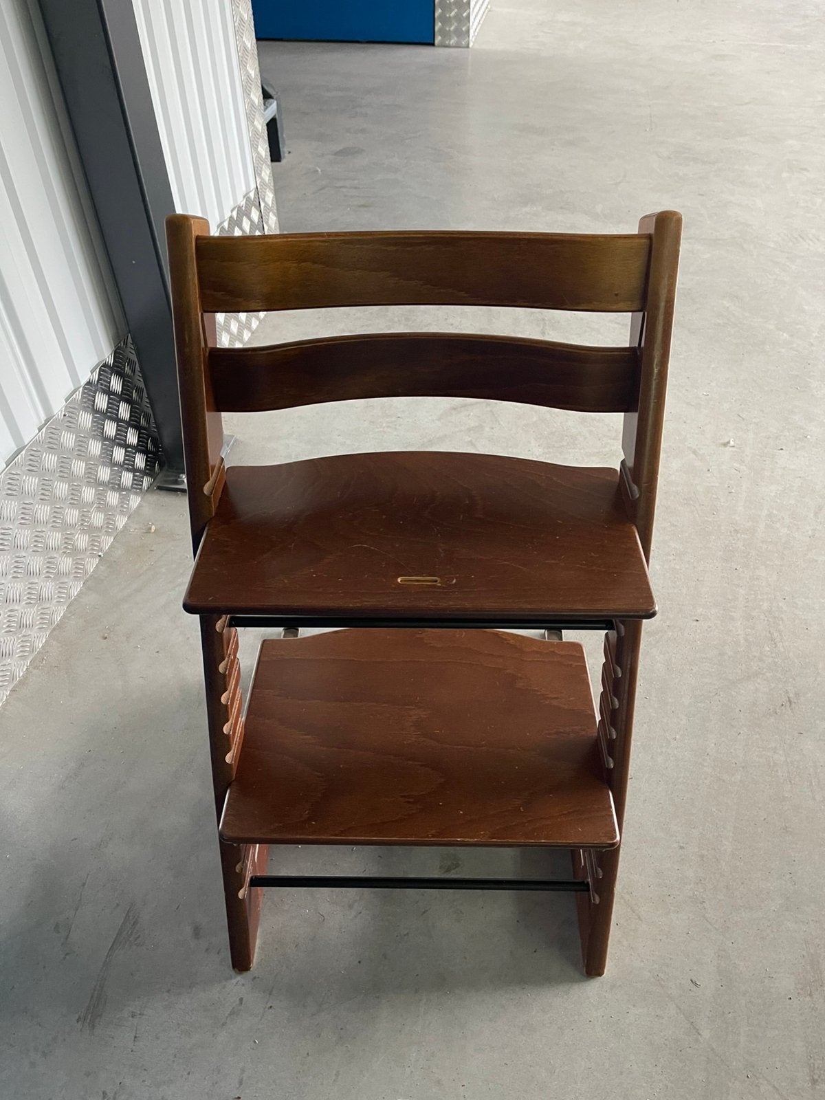 STOKKE TRIPPTRAPP WALNOOT BRUIN - WALNUT BROWN, Kinderen en Baby's, Kinderstoelen, Ophalen, Zo goed als nieuw, Meegroeistoel