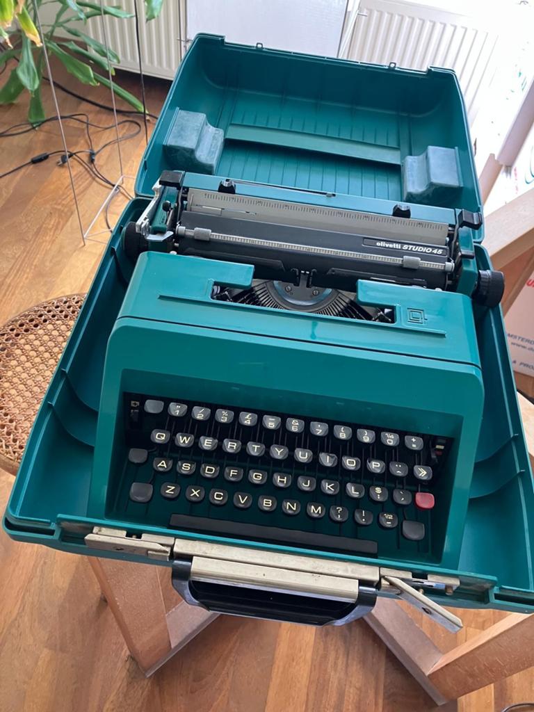 Olivette Studio 45 draagkoffer typmachine, Ophalen