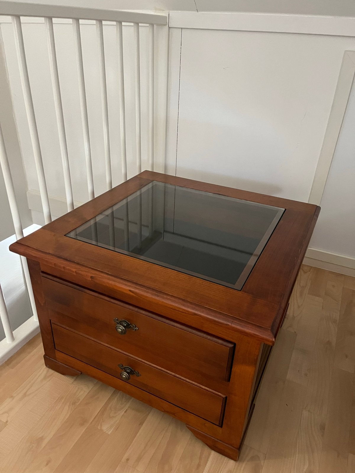 Kersenhouten bijzettafel met glasplaat en lades, Ophalen, Minder dan 45 cm, Minder dan 55 cm, Gebruikt