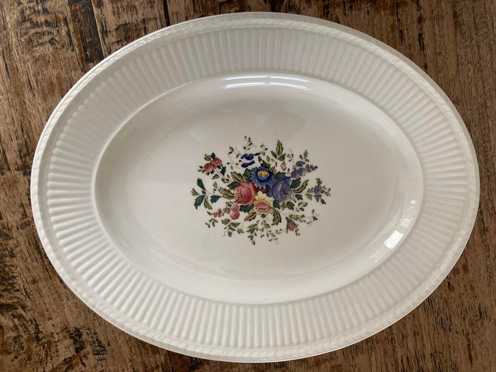 WEDGWOOD CONWAY ovaal serveer-/broodschaal zgan, Huis en Inrichting, Keuken | Servies, Zo goed als nieuw, Schaal of Schalen, Aardewerk