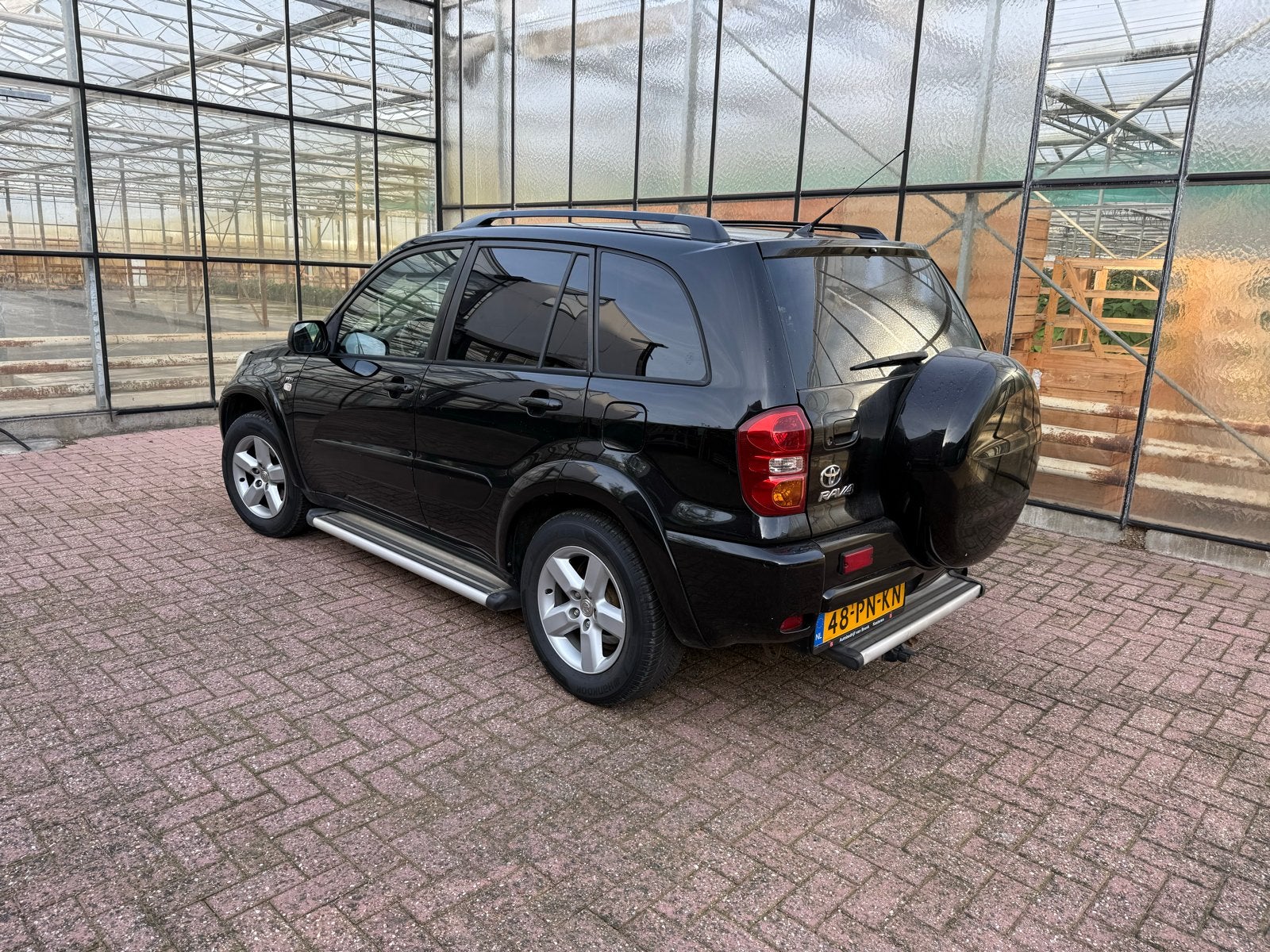 Toyota Rav4 2.0 5DR 4WD AUT 2004 Zwart, Automaat, 1998 cc, Stof, 1280 kg
