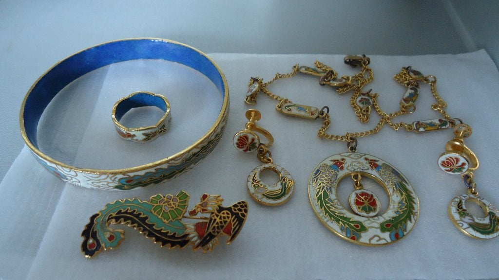 Nieuw 18 k Goud geaderde cloisonné set met draken, Overige materialen, Verstelbaar, Nieuw, Ophalen of Verzenden