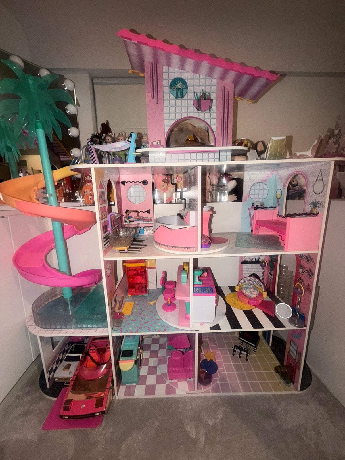 Groot LOL Surprise Poppenhuis met Meubels en Auto, Ophalen, Zo goed als nieuw, Poppenhuis