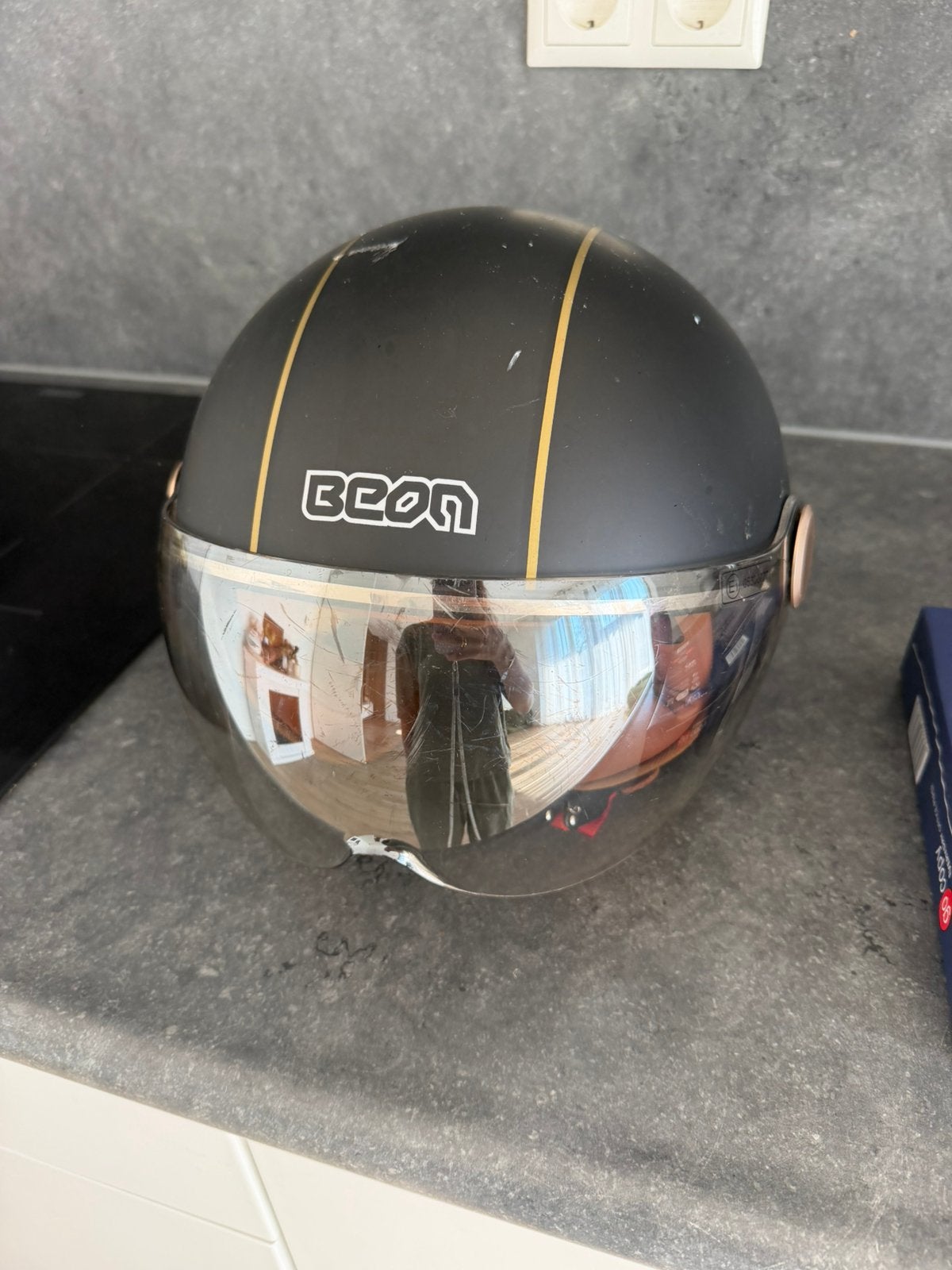 Scooterhelm, Ophalen, Zo goed als nieuw