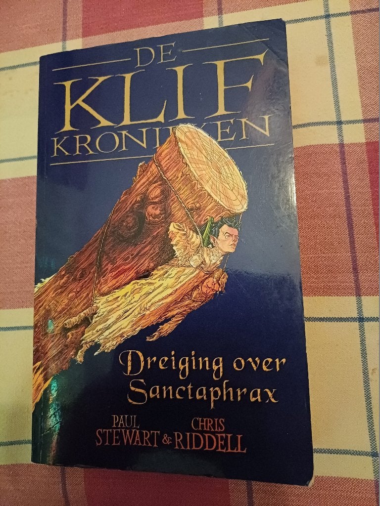 Paul stewart:klif kronieken.dreiging over sanctaphrax, Ophalen of Verzenden, Gelezen, Paul stewart