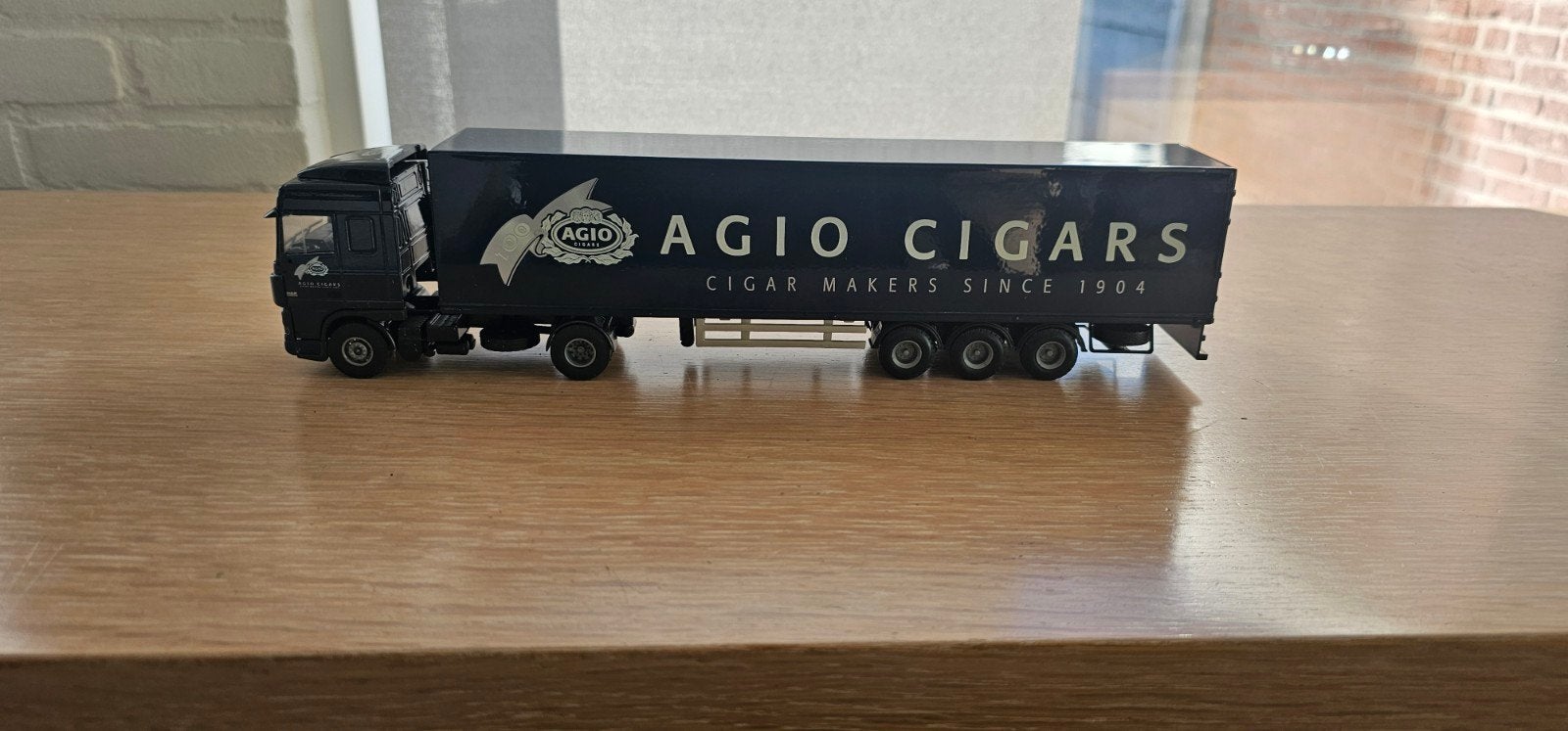 TE KOOP MOOI LIONTOYS DAF 95 XF AGIO CIGARS SCHAAL1:50

SCHA, Ophalen of Verzenden, Zo goed als nieuw, Bus of Vrachtwagen, Lion Toys