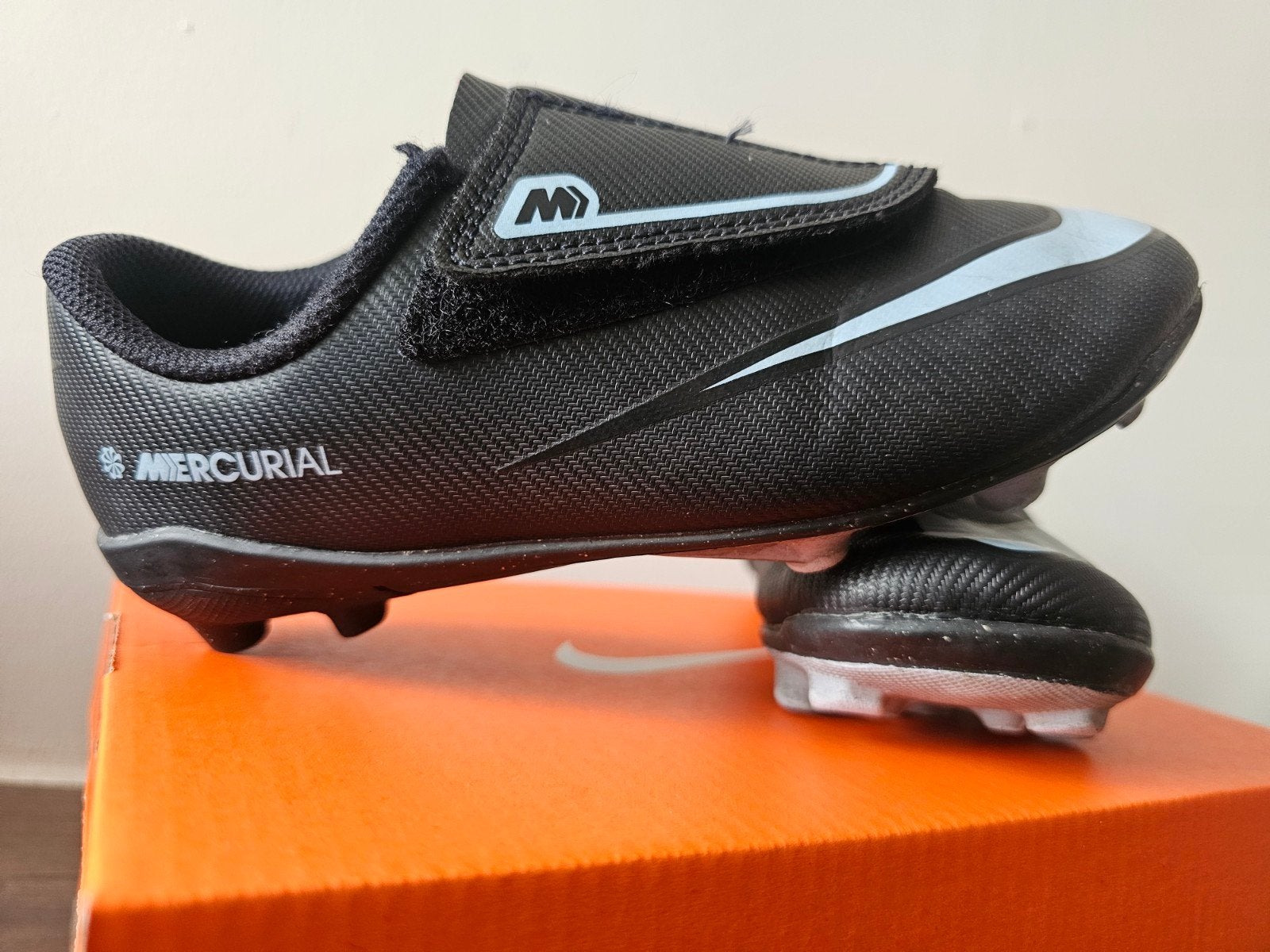 Nike Mercurial Vapor 16 Club MG Peuters Zwart/Lichtblauw, Maat XS of kleiner, Verzenden, Zo goed als nieuw, Schoenen